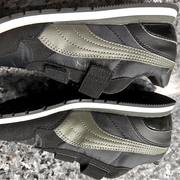 Puma sneakers for toddlers. Size 3c . Black. - Picture 3 of 6